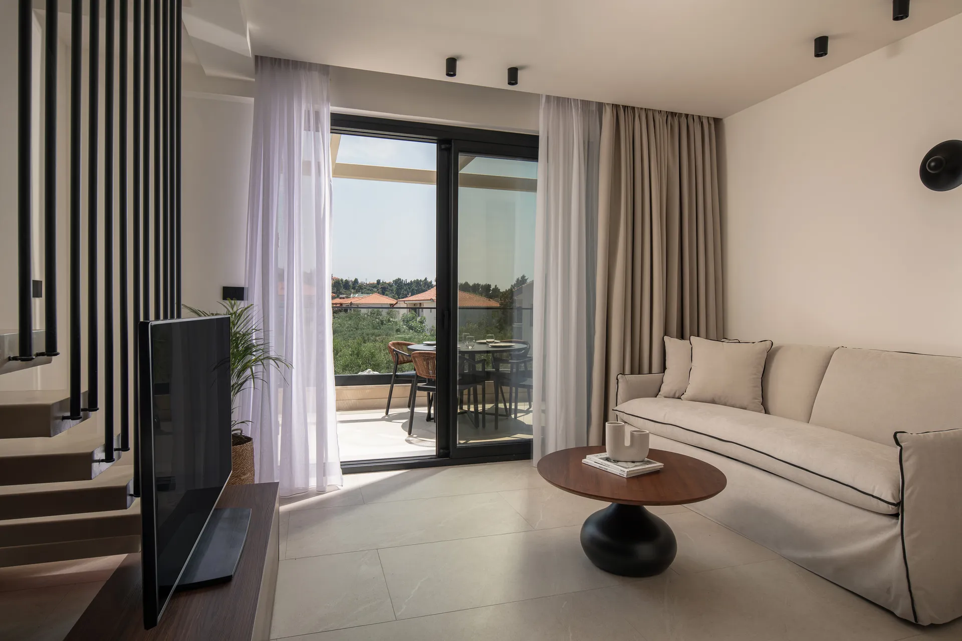 Tiara Holidays - Vista Luxury Suites - Duplex Suite -living room